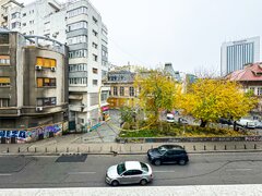 Piata Romana, metrou, 3 camere, nemobilat